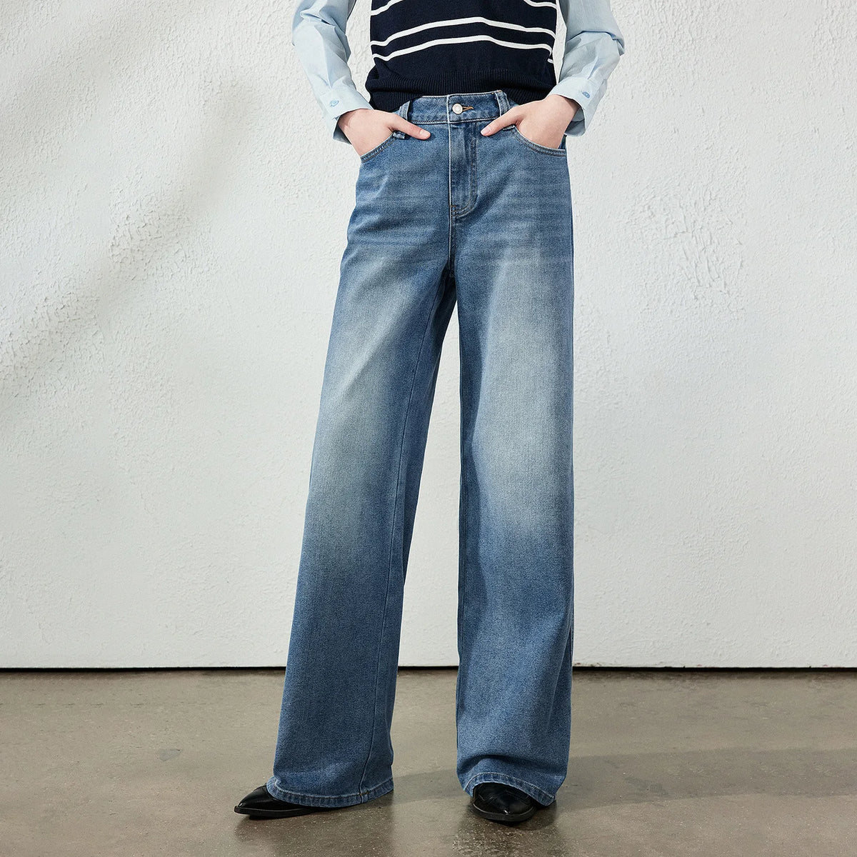 Washed Relaxed Wide-Leg Jeans
