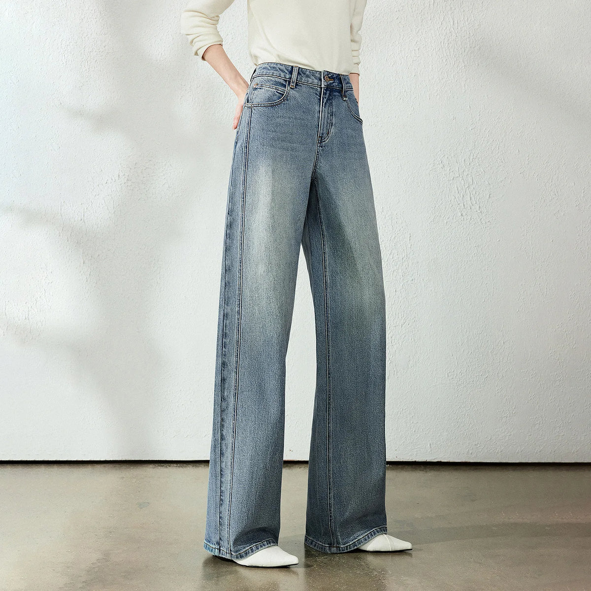 Wide-Leg Light-Wash Jeans