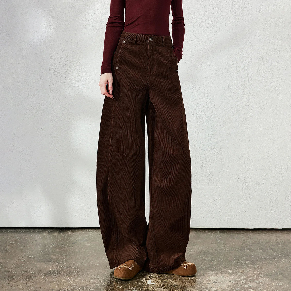 Curved-Leg Casual Pants