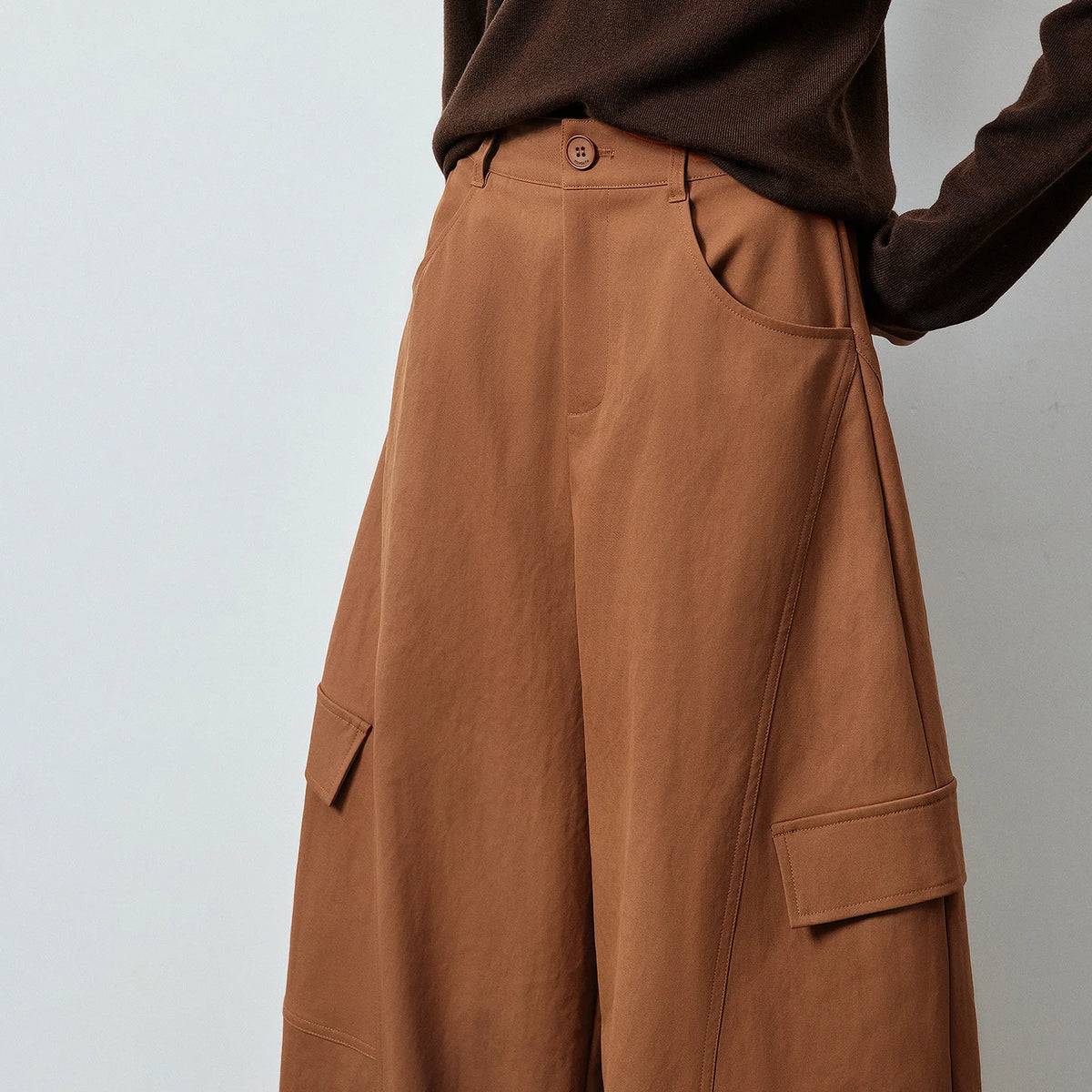 Cargo-Pocket Curved-Leg Pants