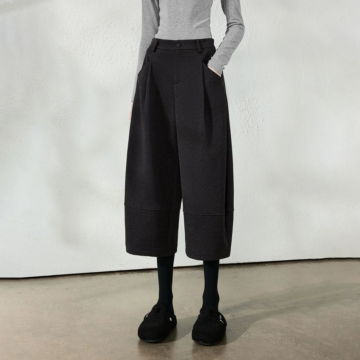 Pleated Cropped Barrel-Leg Pants