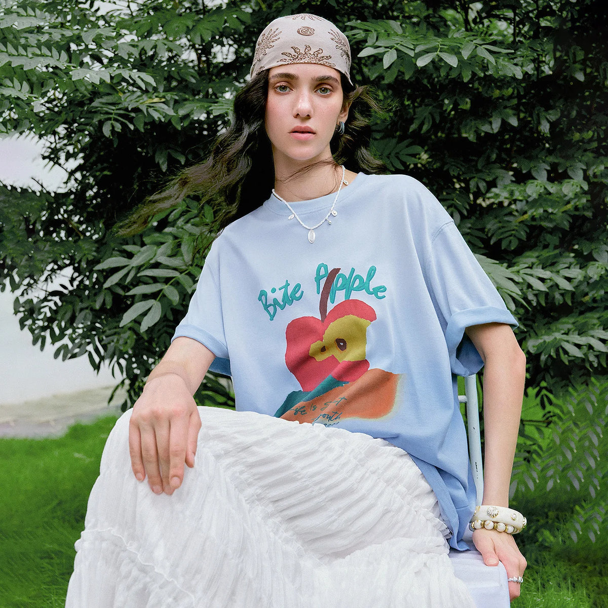 Apple-Graphic Crewneck Tee