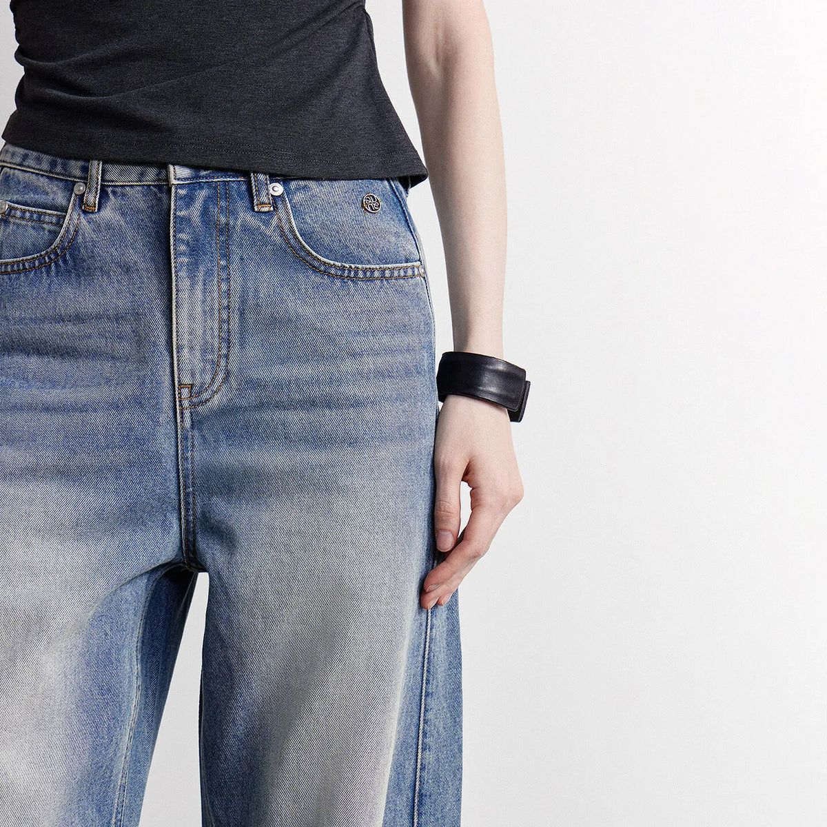 Seamed Barrel-Leg Jeans