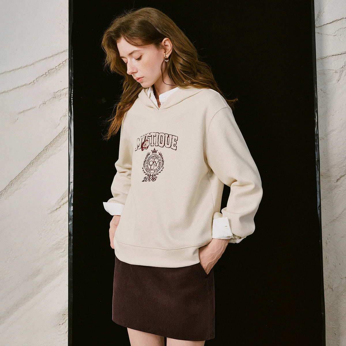 Crest-Motif Relaxed Sweatshirt