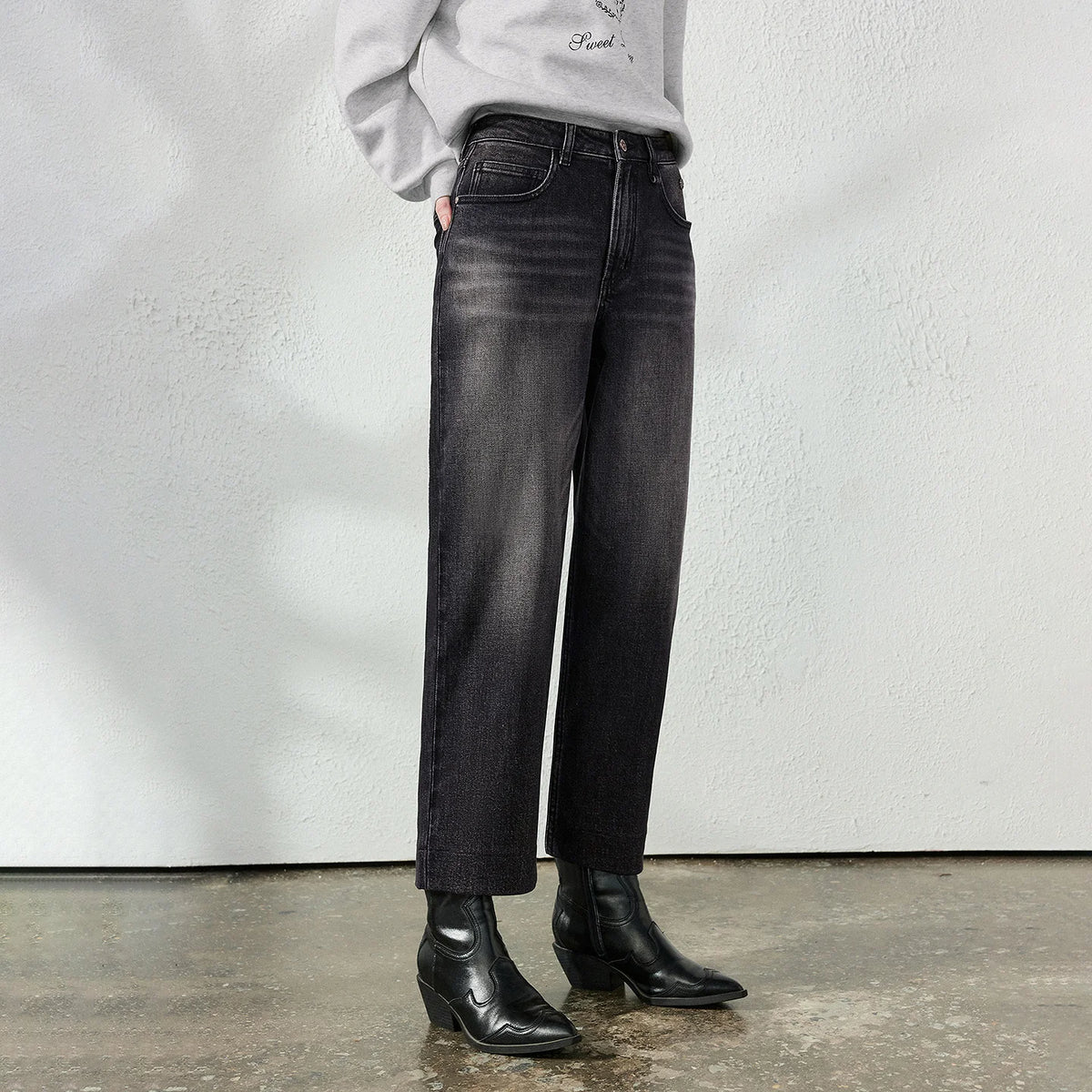 Washed Cropped Tapered Jeans
