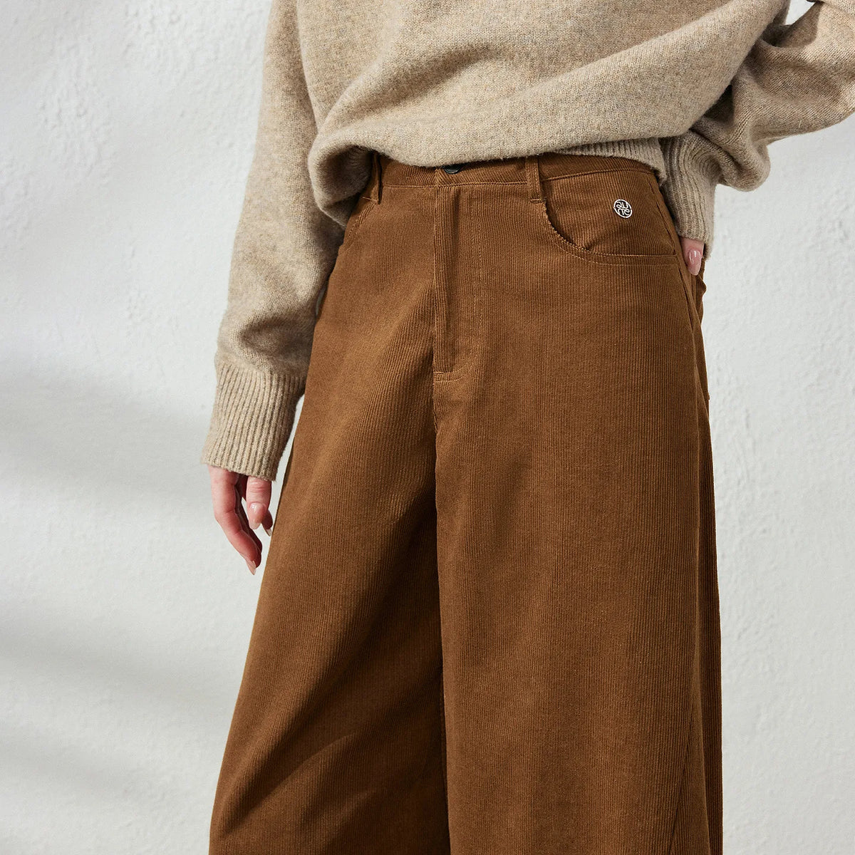 Curved-Leg Casual Pants