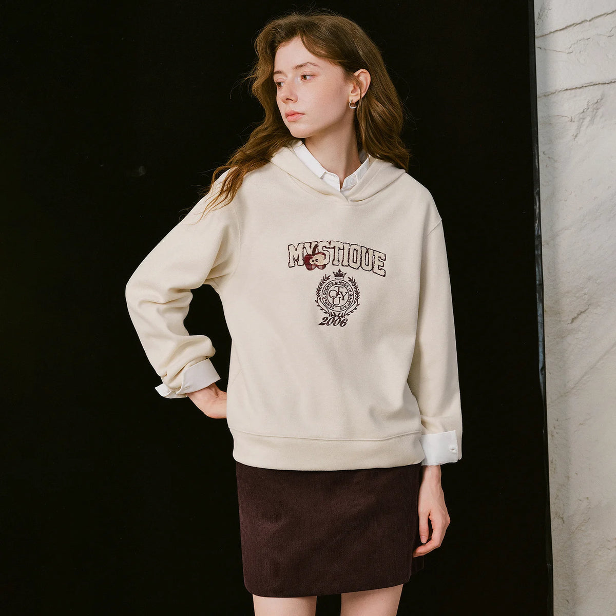 Crest-Motif Relaxed Sweatshirt