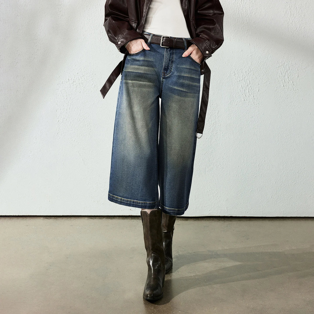 Washed Cropped Wide-Leg Jeans