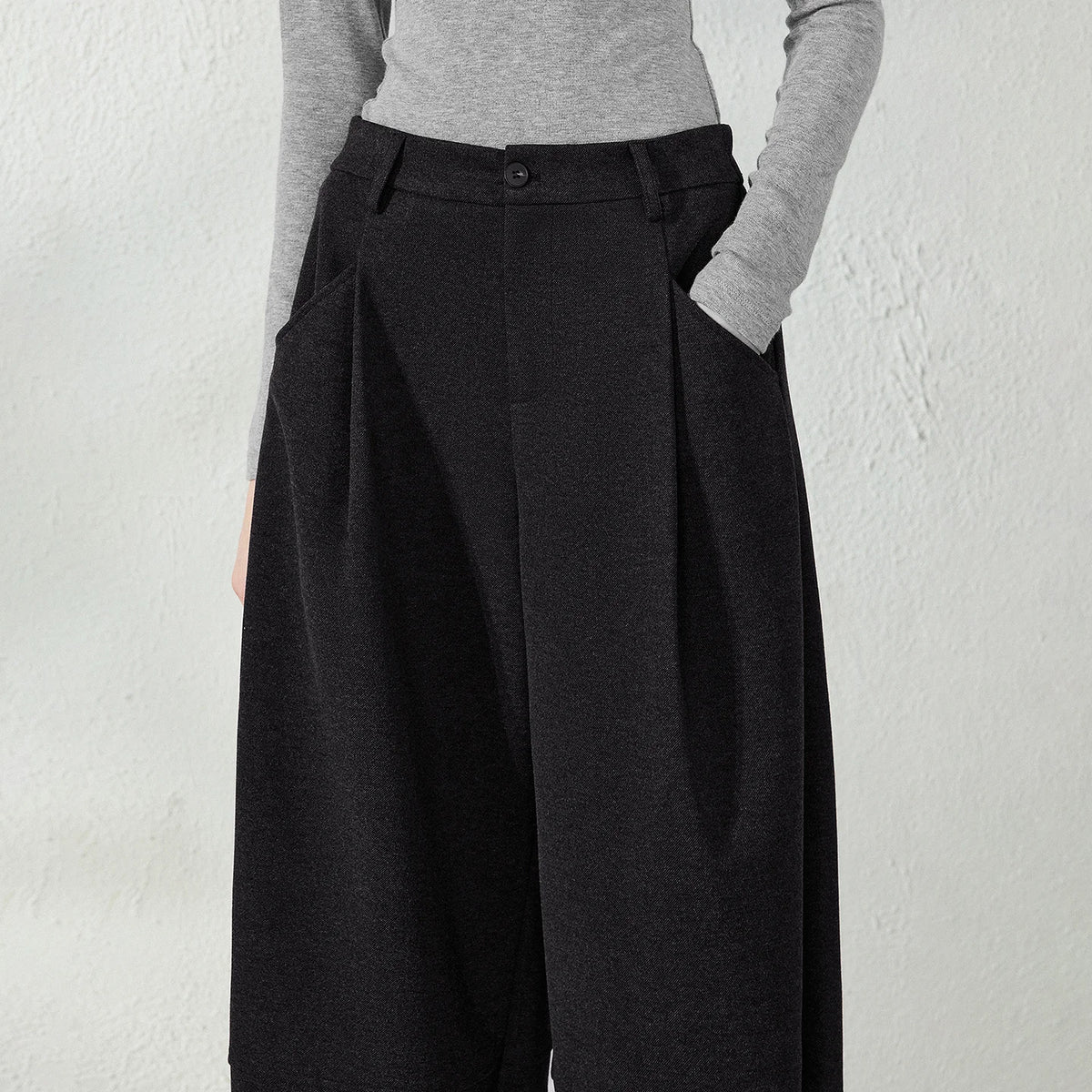 Pleated Cropped Barrel-Leg Pants