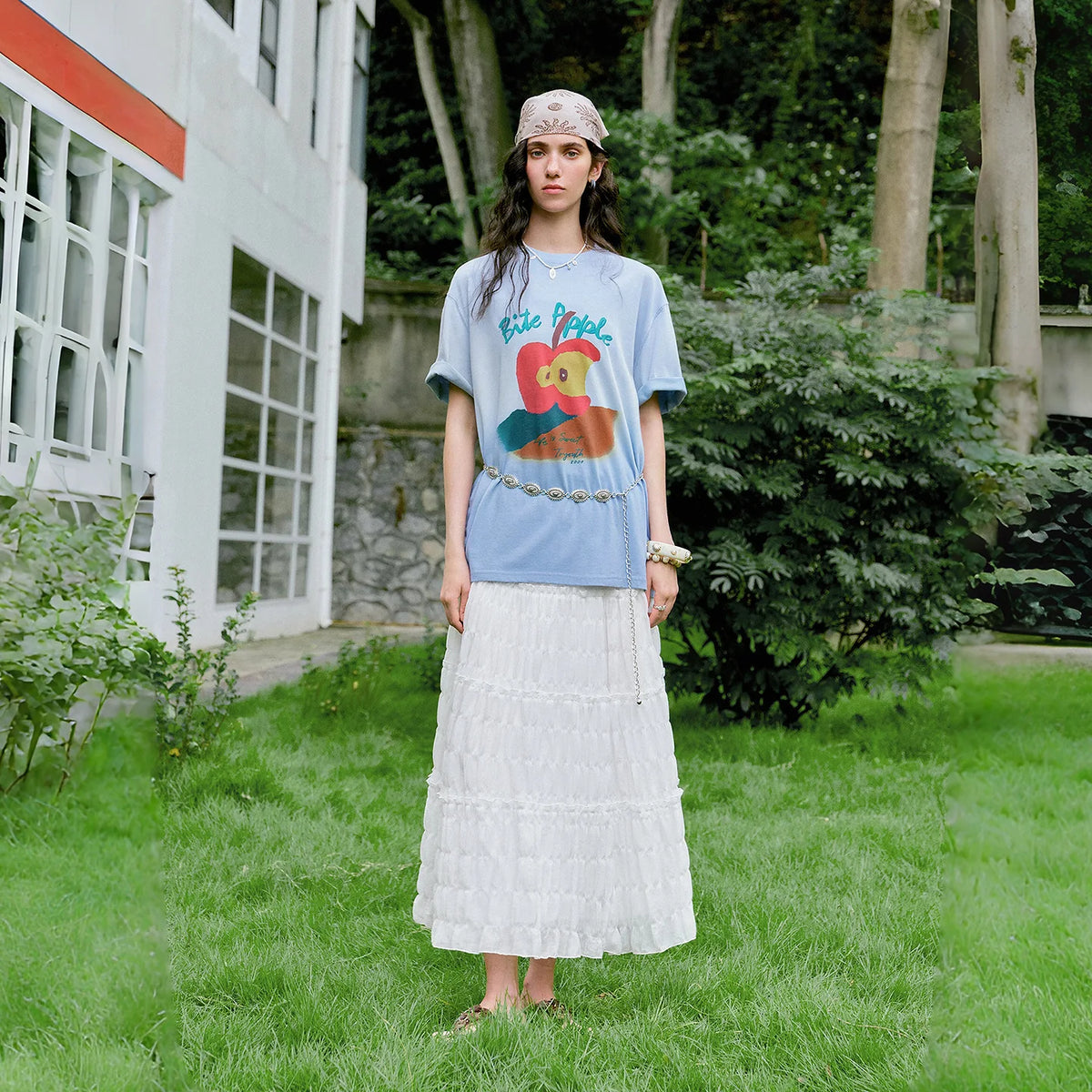 Apple-Graphic Crewneck Tee