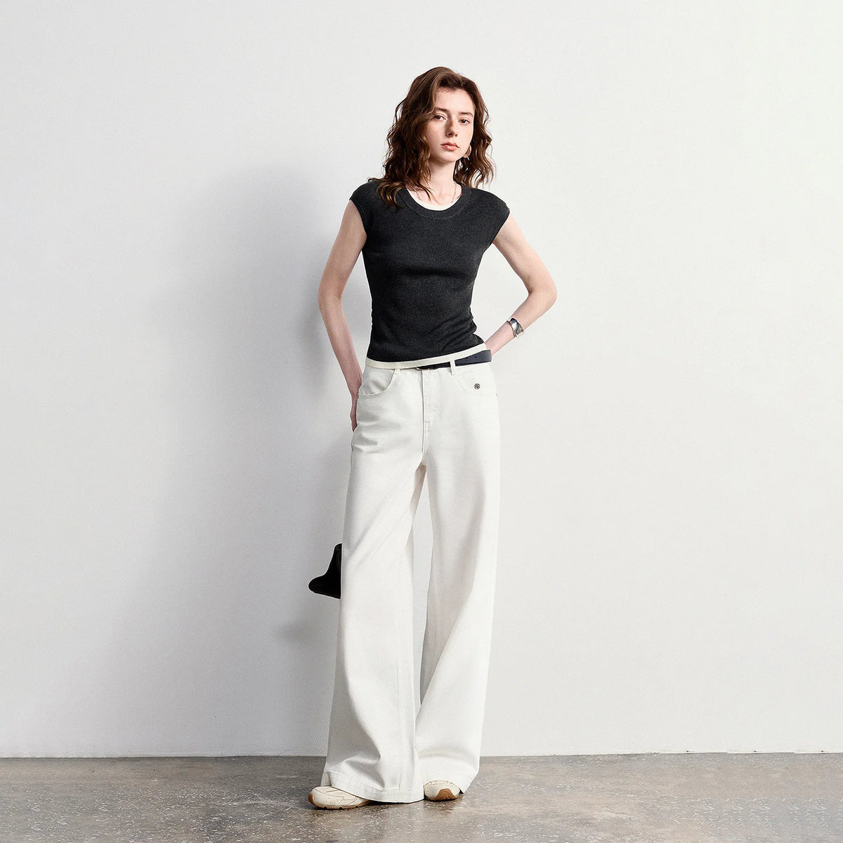 Boat-Neck Sleeveless Knit Top