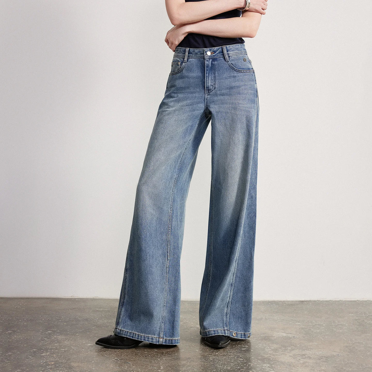 Seamed Wide-Leg Jeans