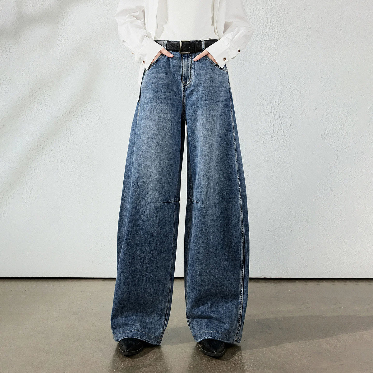 Seam-Detail Wide-Leg Jeans