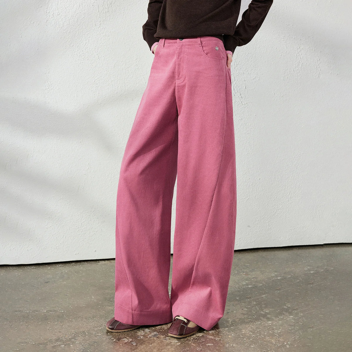 Curved-Leg Casual Pants