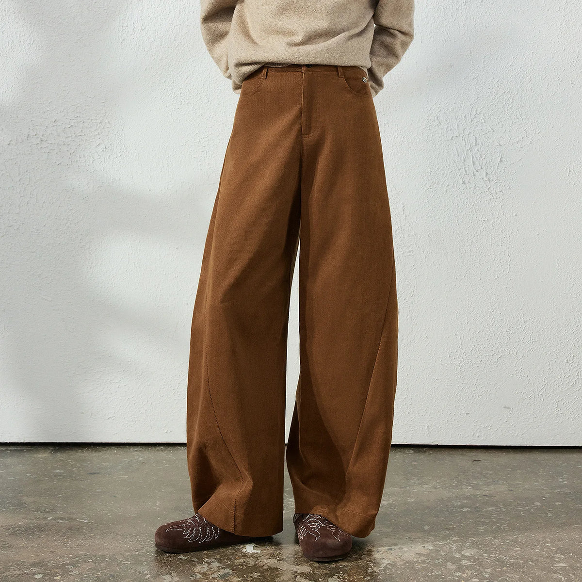 Curved-Leg Casual Pants