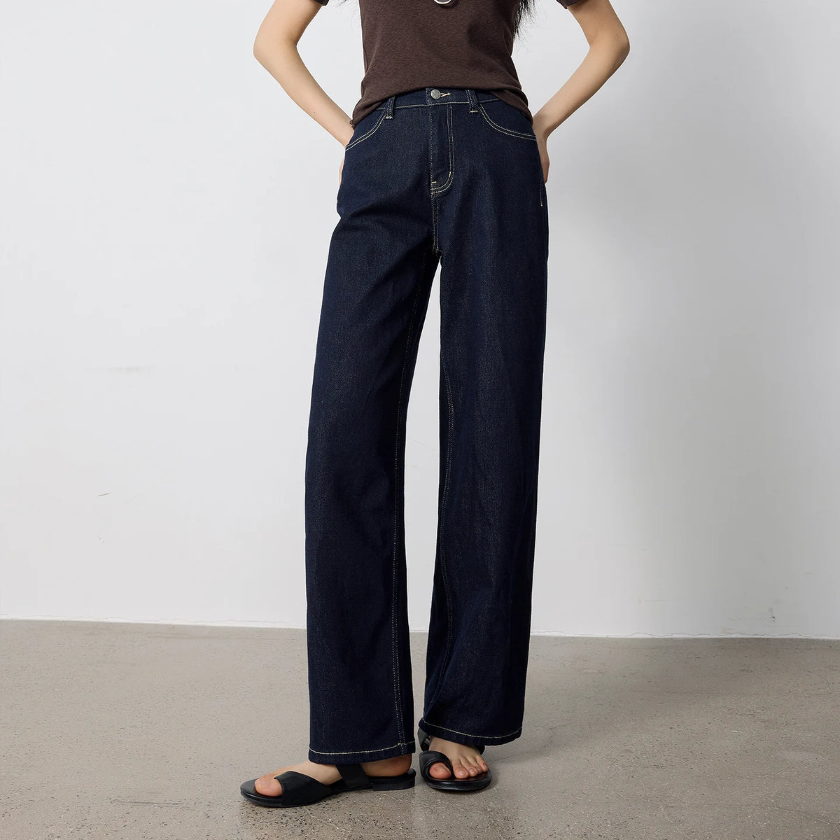 Seam-Detail Straight-Leg Jeans