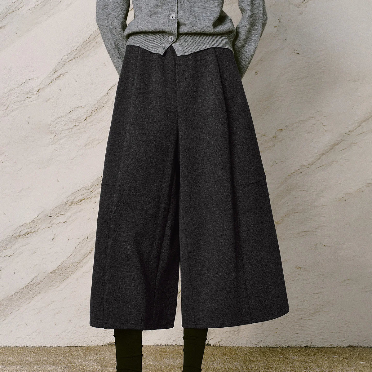 Seam-Detail Cropped Wide-Leg Pants