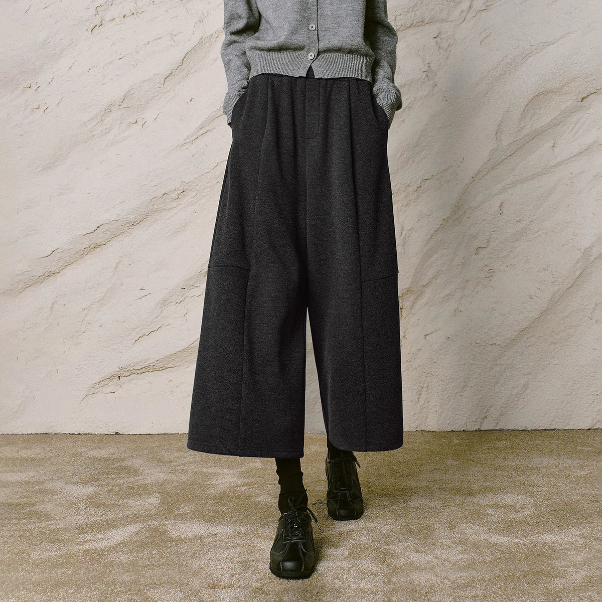 Seam-Detail Cropped Wide-Leg Pants