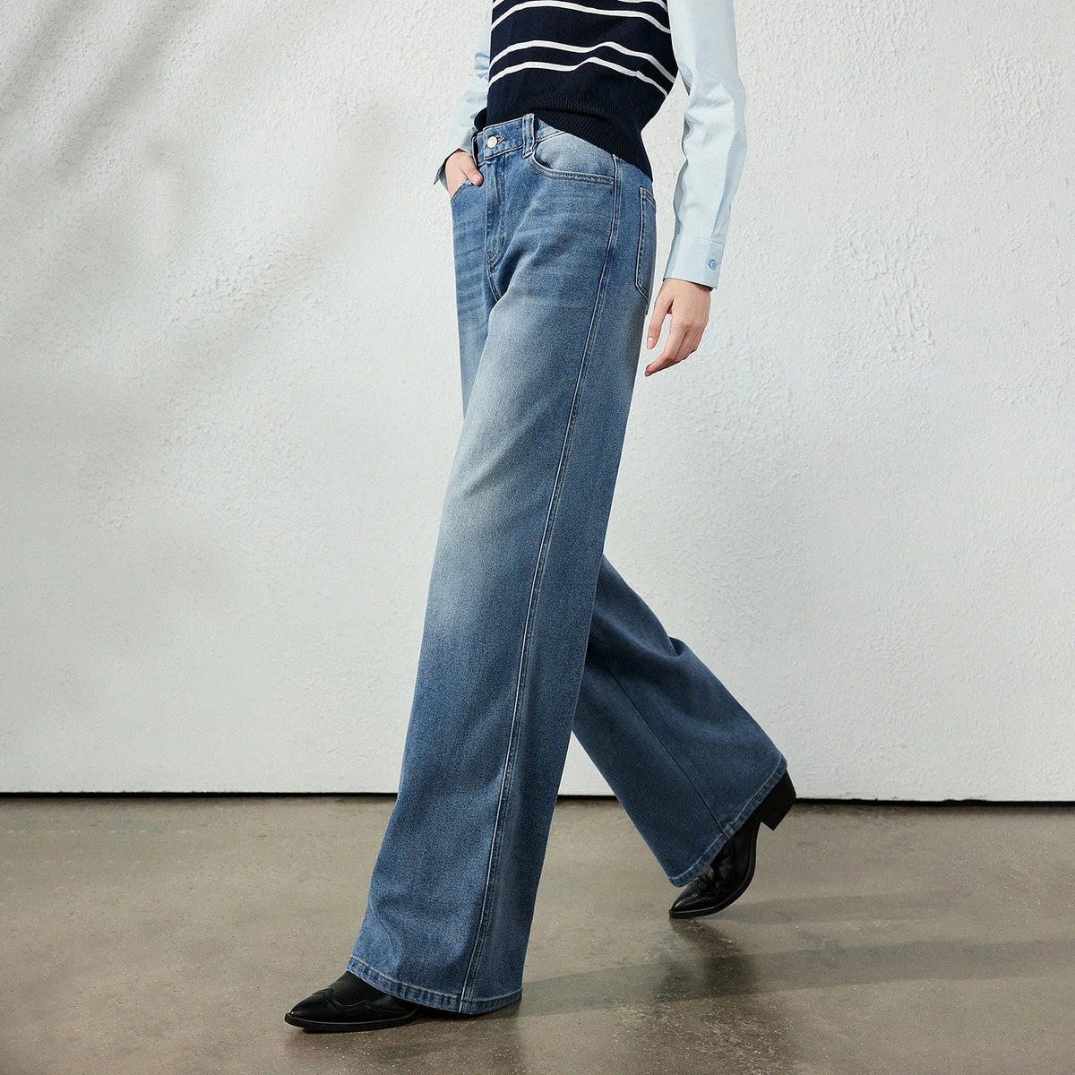 Washed Relaxed Wide-Leg Jeans